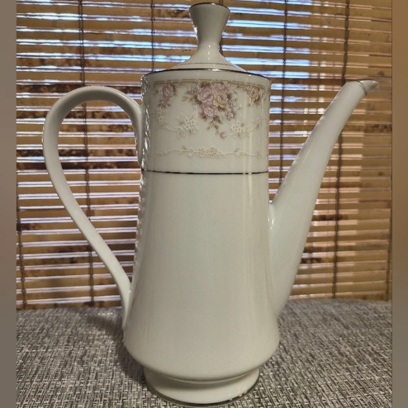 Royal Prestige Chelsea Lidded Coffee/Tea Pot #4212 - Picture 2 of 7